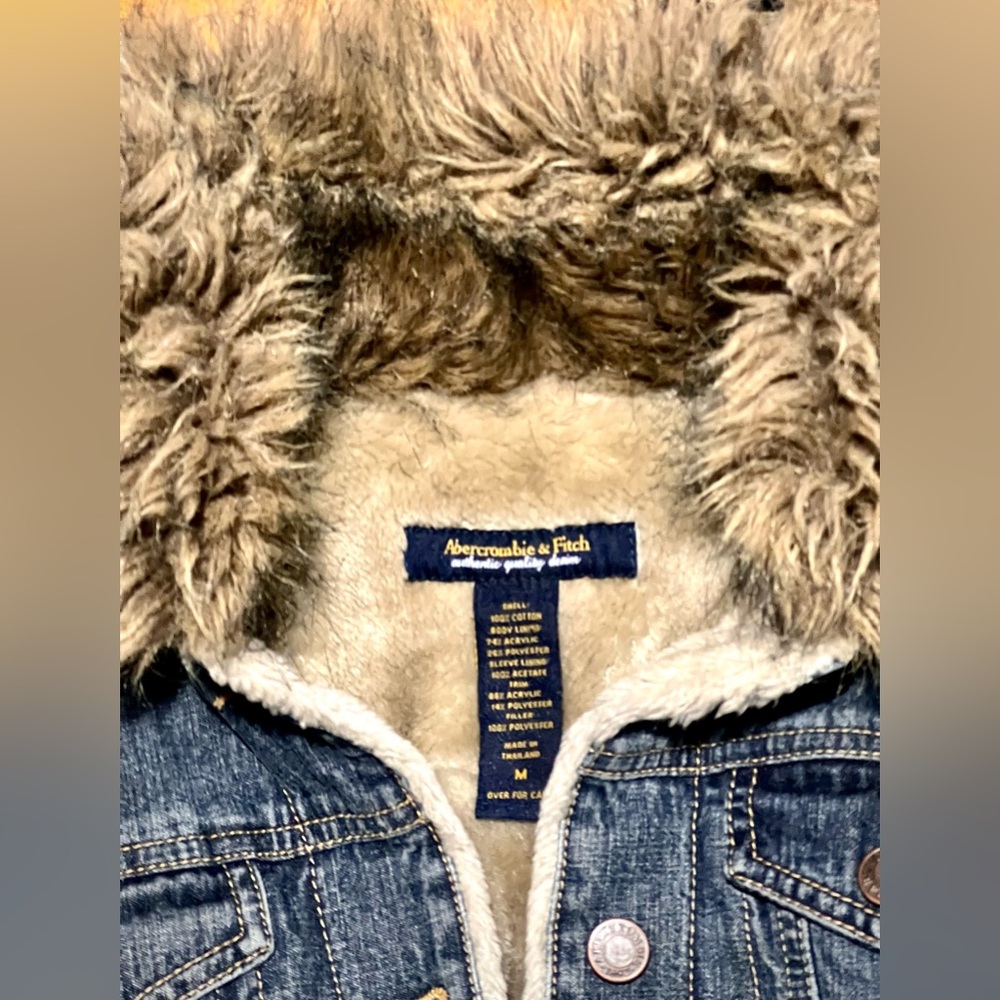 SOLD🔴 ABERCROMBIE & FITCH EUC warm fur denim jacket M